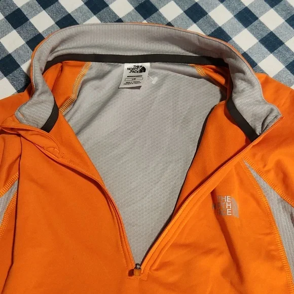 The North Face 1/4 Zip - Large - Picture 6 of 9